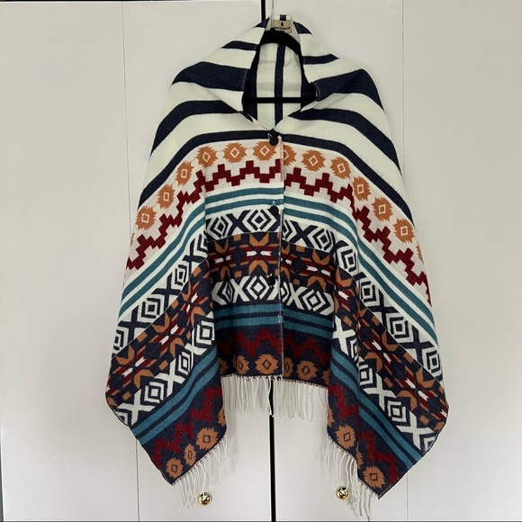 Woolrich Aztec Print Shall Poncho Scarf with Buttons - Picture 9 of 15